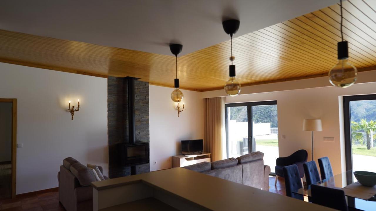 Lago Azul Villas Феррейра-ду-Зезери Экстерьер фото