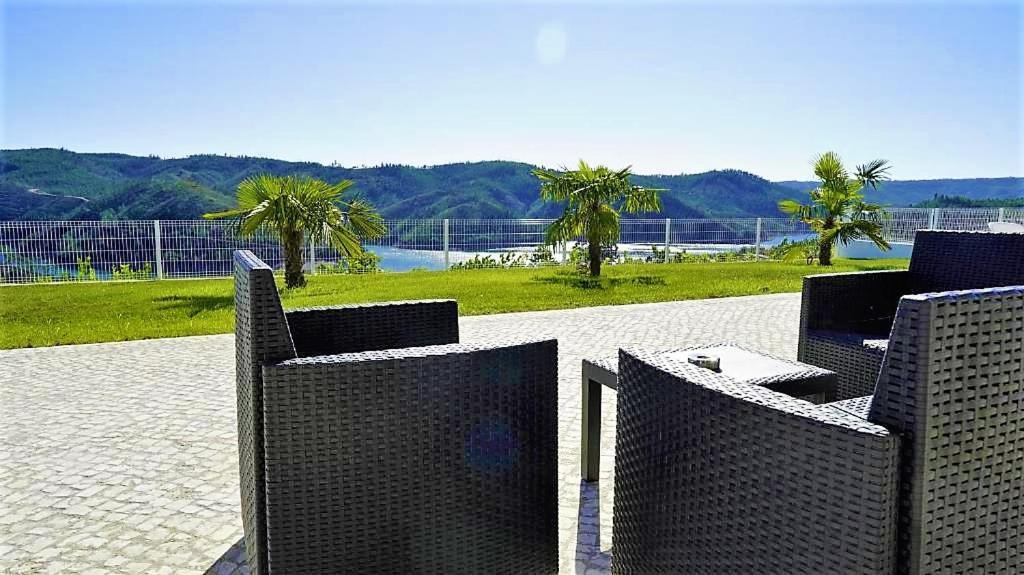 Lago Azul Villas Феррейра-ду-Зезери Экстерьер фото
